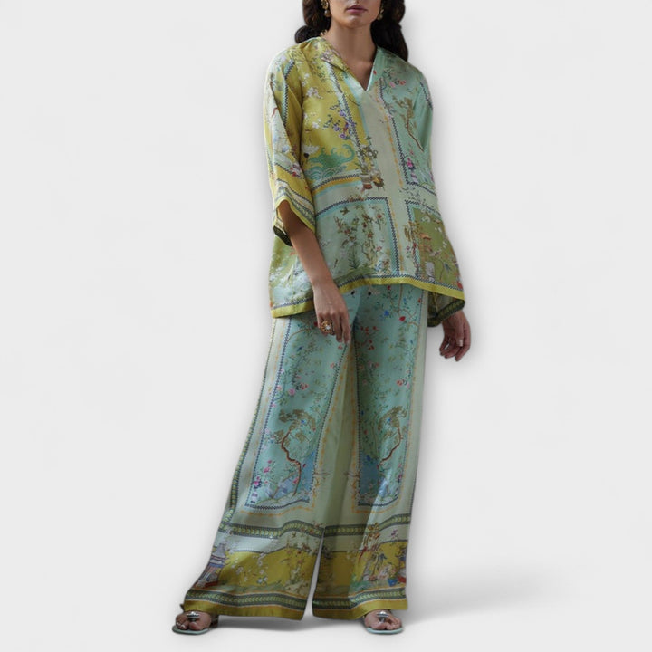 Maria - Set of digital prints with trumpet sleeves